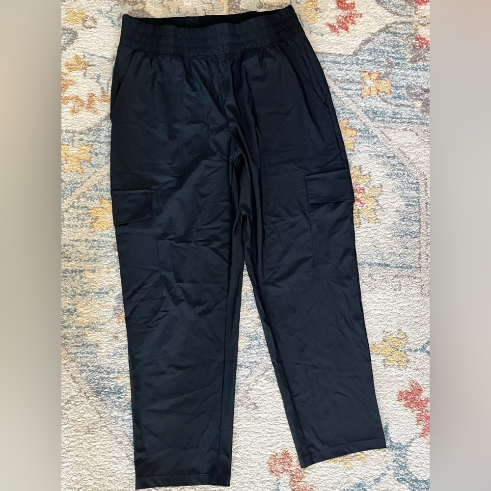 Old Navy NWOT Black high-rise tapered pants size Medium Petite.